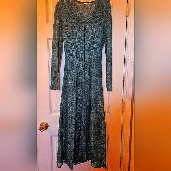 Betsy's Things Dresses & Skirts - ⏰️LAST CHANCE! FINAL PRICE💲Vintage Emerald Green Lace Midi Dress